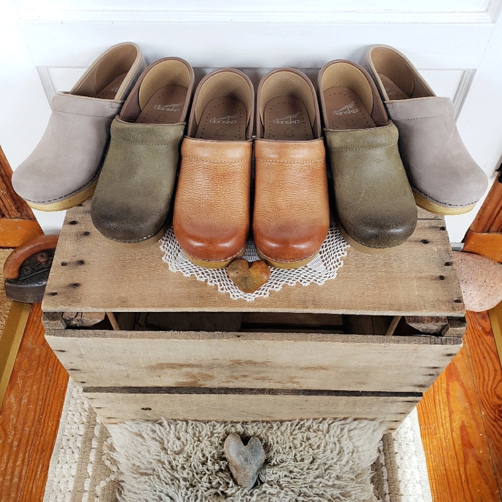 Rustic Dansko Pro Clogs burnished distressed neutral boho gypsy cottage prairie♡